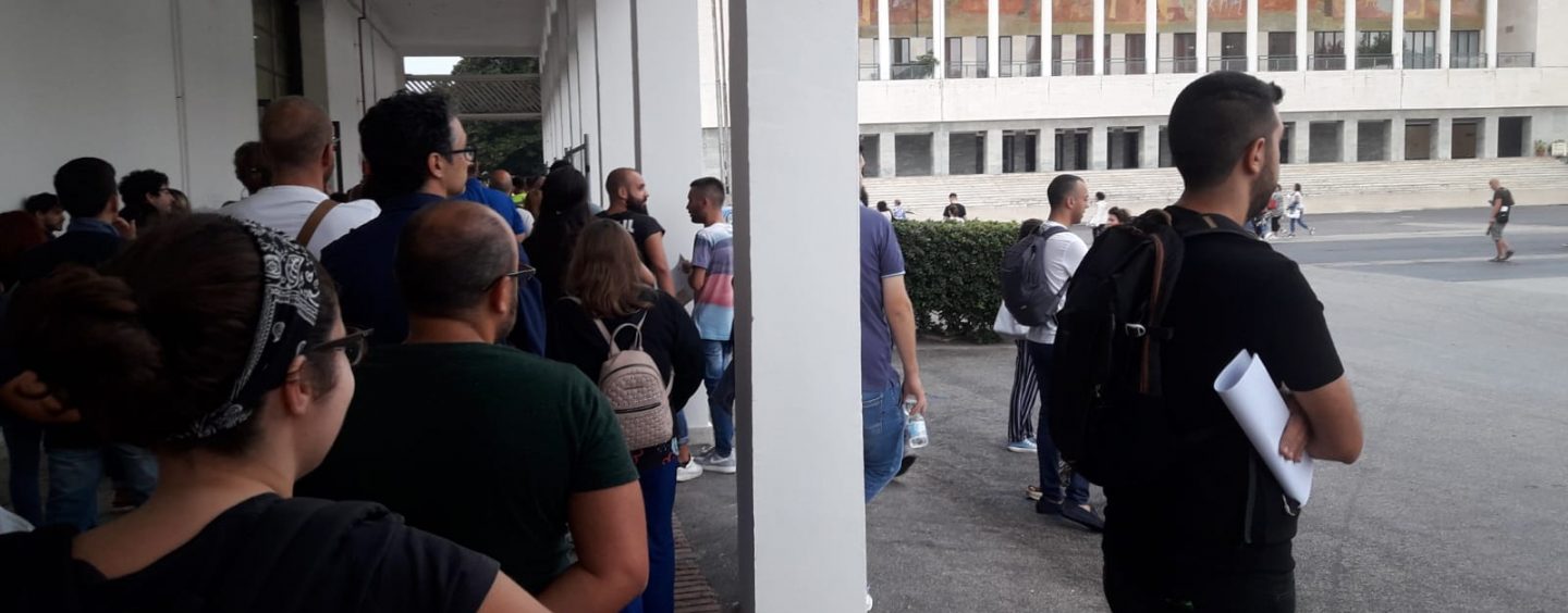 Fotocopiatrici in tilt, ritardi a concorso Regione Campania. I candidati: “Un sequestro di persona”