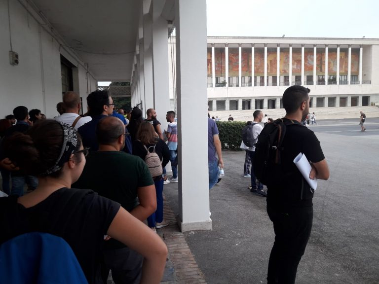 Fotocopiatrici in tilt, ritardi a concorso Regione Campania. I candidati: “Un sequestro di persona”