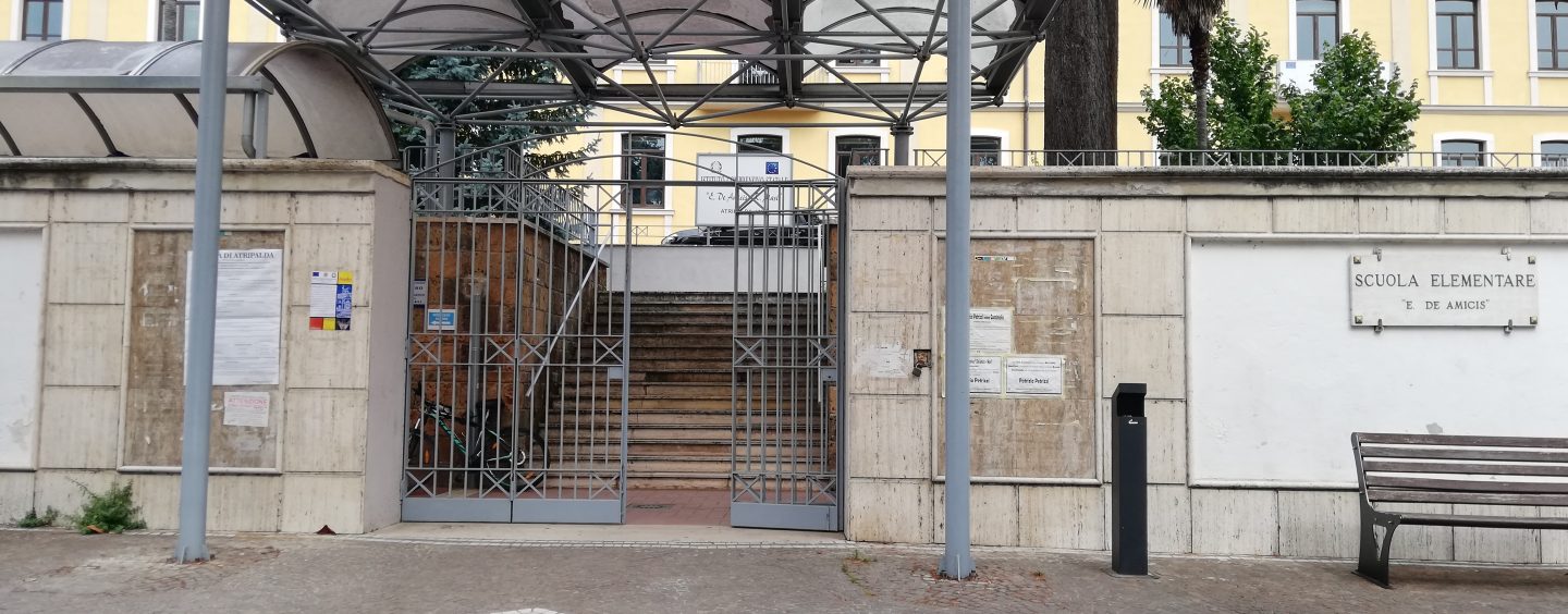 “Camminata” contro il tumore al seno, ci sarà anche il De Amicis-Masi: “L’istituto sarà illuminato di rosa”