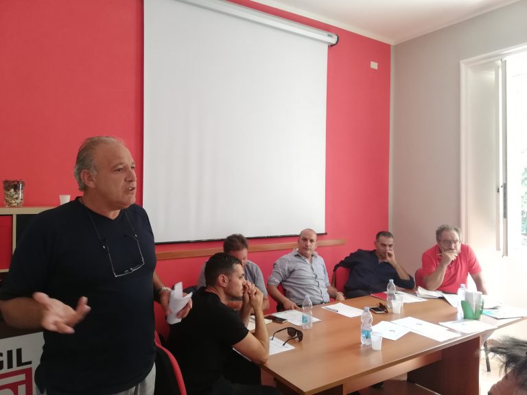 “Chiediamo un aumento del salario di 150 euro, non la luna”. La sfida della Fiom per i lavoratori parte da Avellino