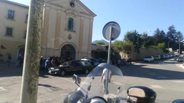 Avellino, neonato ucciso. Addio a Diego: angelo, prega per noi