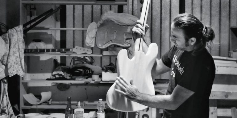 Gino Lo Conte, il liutaio irpino che sfida il tempo: “L’arte antica per strumenti moderni”