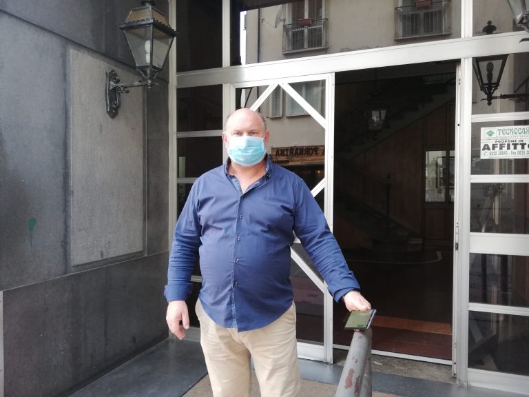 Odore acre, città semivuota e con “mascherina”: l’incendio spaventa Avellino