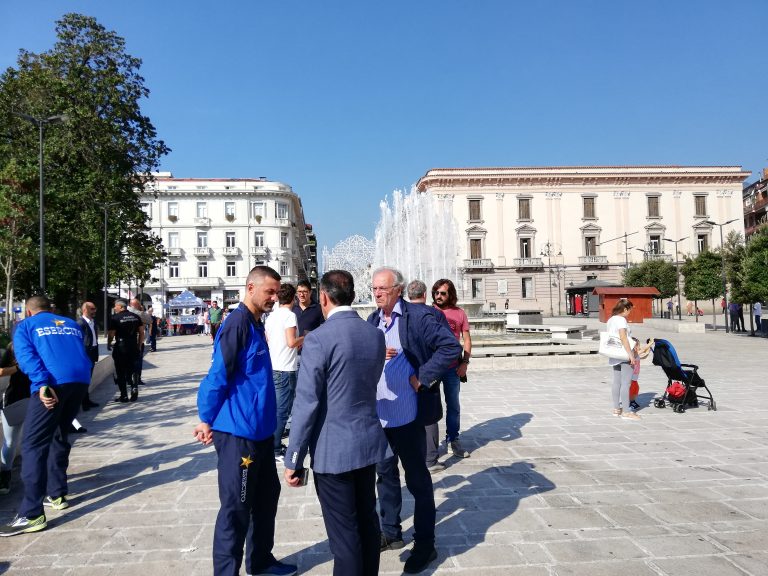 FOTO / L’Esercito “invade” pacificamente Avellino. Cittadini e militari si allenano insieme