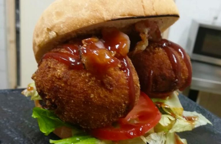 L’ultima tendenza dello street-food approda a Grottaminarda: aperto il Pub-Polpetteria “Singolare”