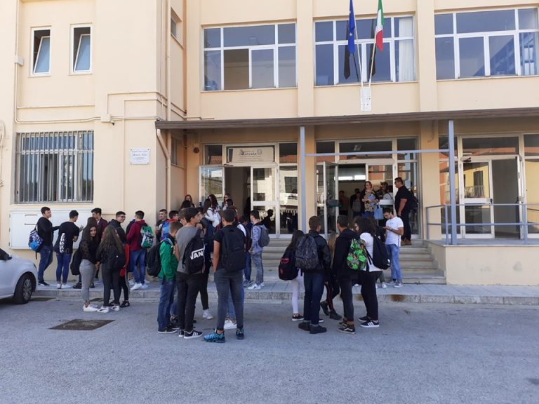 Borracce termiche agli studenti, il “De Sanctis” di Sant’Angelo dei Lombardi sarà plastic free