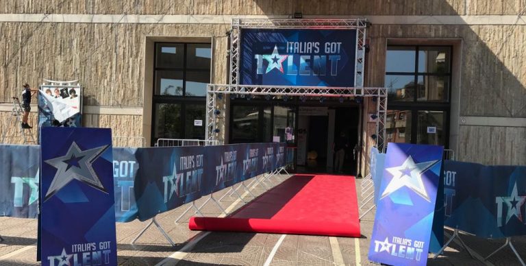 FOTO/ Tappeto rosso al “Gesualdo” per Italia’s Got Talent: Piazza Castello è già off-limits