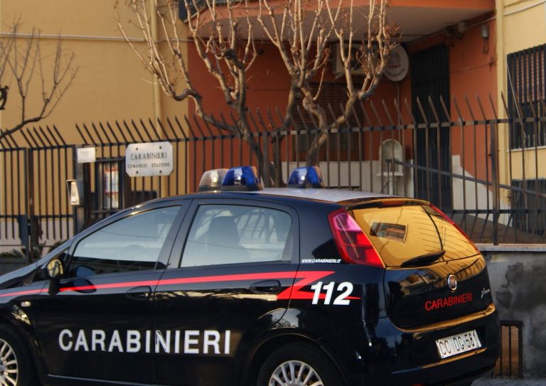 Avella: si spaccia per imprenditore, acquista 20 quintali di noci e paga con assegno rubato. Denunciato