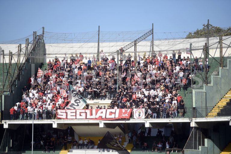 Avellino-Bari, bomba carta dal settore ospiti: arriva l’ammenda