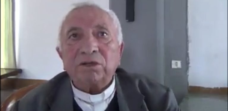 VIDEO/ Don Ciriaco, il prete irpino che non vuole andare in pensione: “Il Vescovo non può obbligarmi a lasciare il sacerdozio”