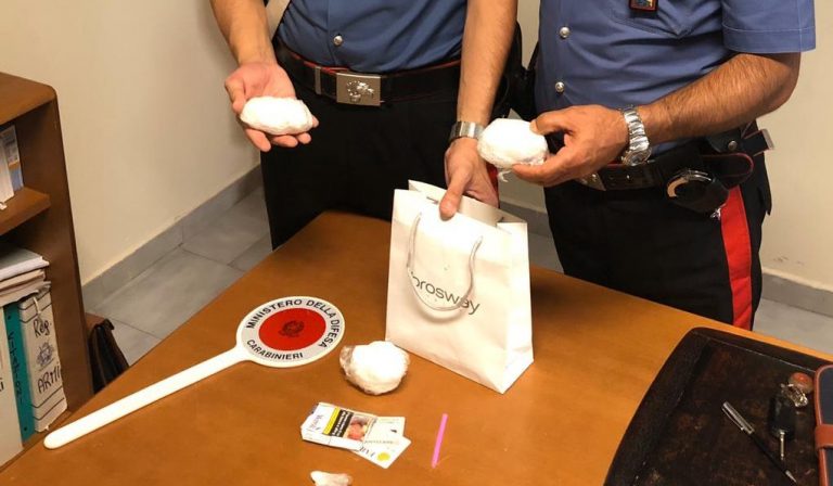 In auto con 165 grammi di cocaina: arrestato pusher 25enne