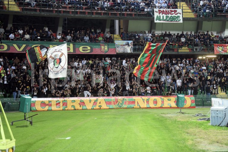 Tentarono assalto ai tifosi dell’Avellino: Daspo e denunce a Terni