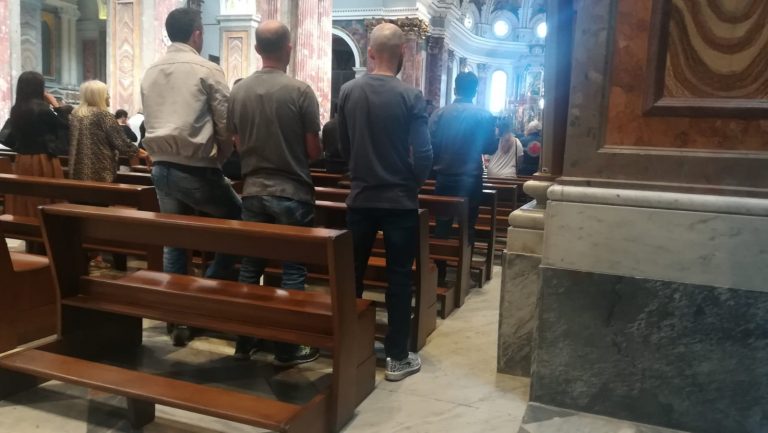 Avellino, l’ultimo commovente saluto ad Anna Rita