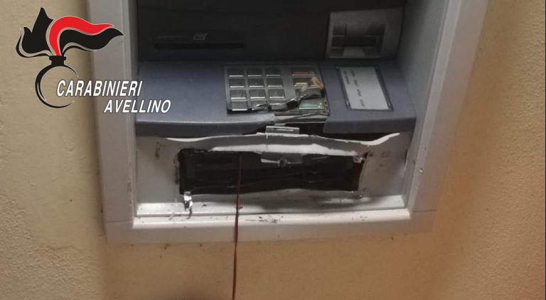 Salta il bancomat e anche il colpo: ladri in fuga a Savignano Irpino