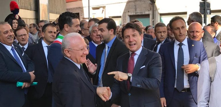 VIDEO/ “Uomini e donne impegnati a contrastare la Camorra”. Conte in città anche per applaudire l’operazione “Partenio 2.0”