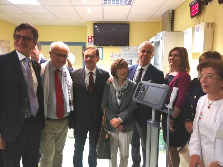 FOTO / Polizia, un ecografo per accessi venosi al “Moscati” di Avellino. “Donare sangue salva la vita anche a se stessi”