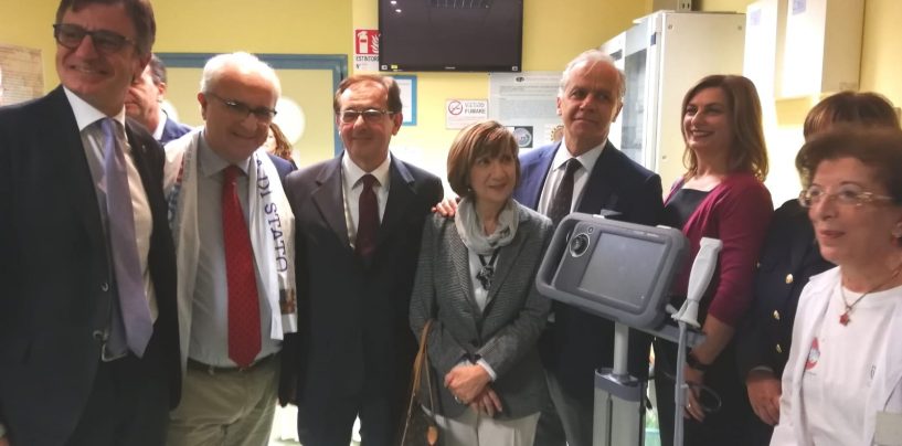 FOTO / Polizia, un ecografo per accessi venosi al “Moscati” di Avellino. “Donare sangue salva la vita anche a se stessi”
