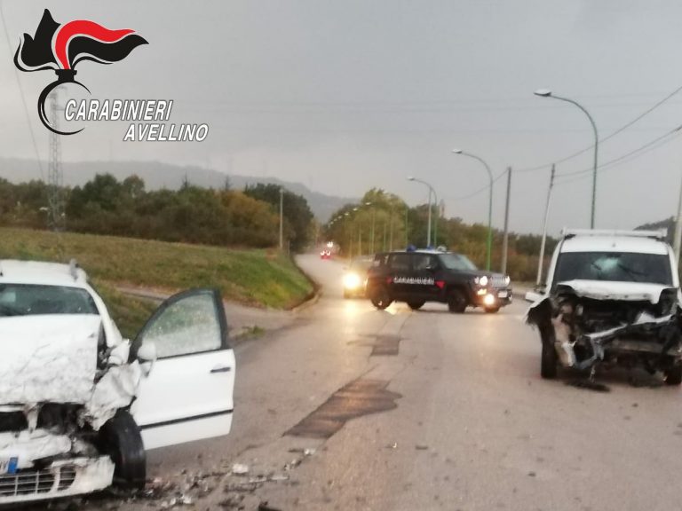 Incidente stradale a Conza della Campania: due auto coinvolte, tre feriti