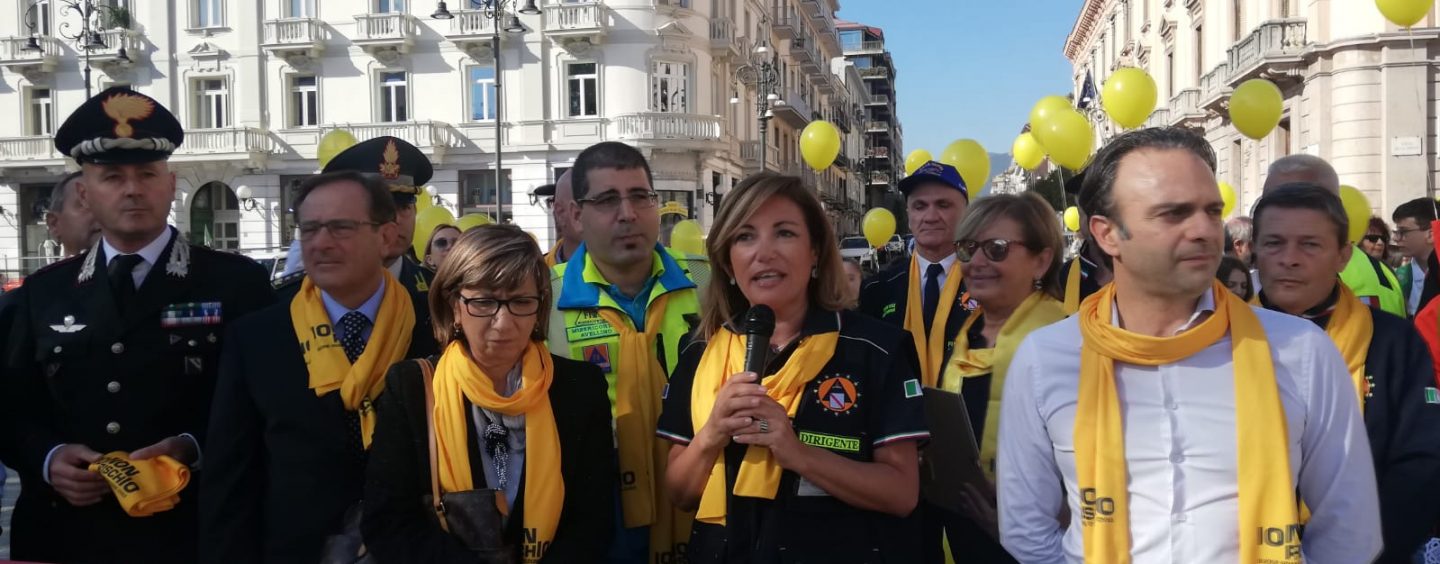 FOTO / Prevenzione, Protezione civile in piazza: Irpinia presente. “Cittadini informati possono salvare la vita di tante persone”