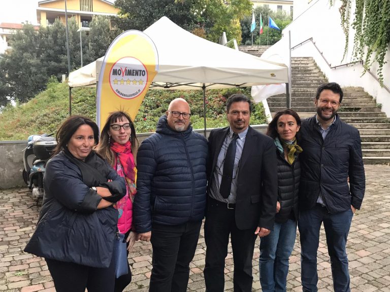 MoVimento 5 Stelle, presidio contro la camorra. Picariello: “Servono controlli rigidi sugli appalti pubblici”