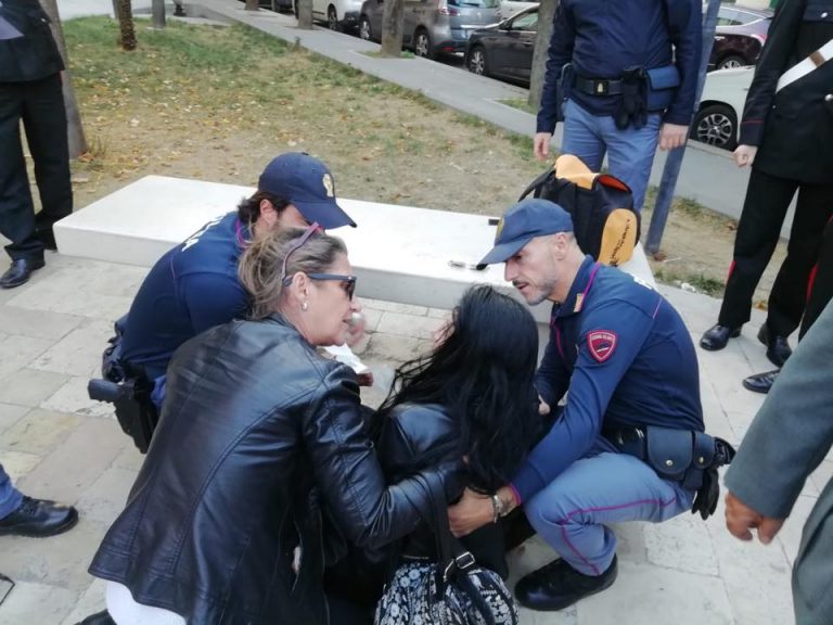 Matera, due agenti di polizia della Questura di Avellino salvano una donna colta da malore