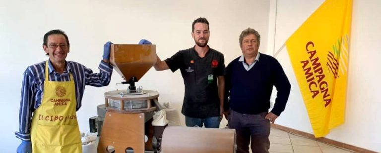 A scuola di cibo con Coldiretti: ad Avellino il mini mulino “Campagna amica”