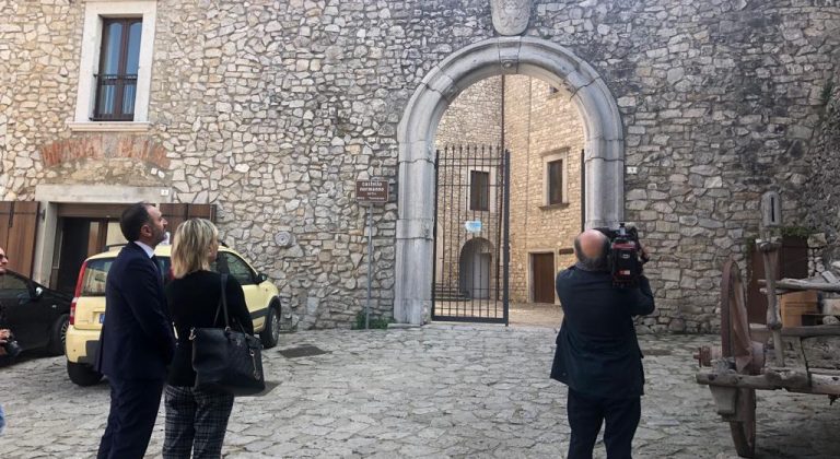 FOTO/ La Rai tra i vicoli e il castello di Montemiletto