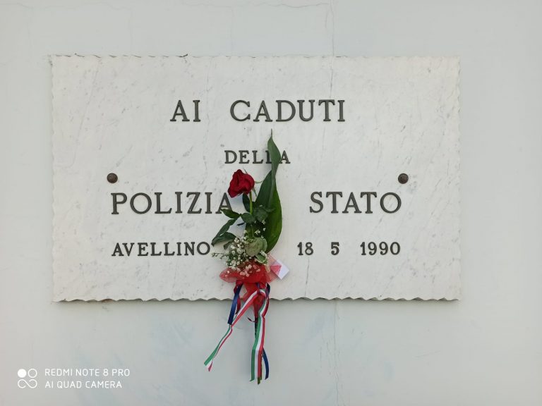 Per “i figli delle stelle” Pierluigi e Matteo: Avellino saluta i poliziotti di Trieste, commovente gesto di una bimba