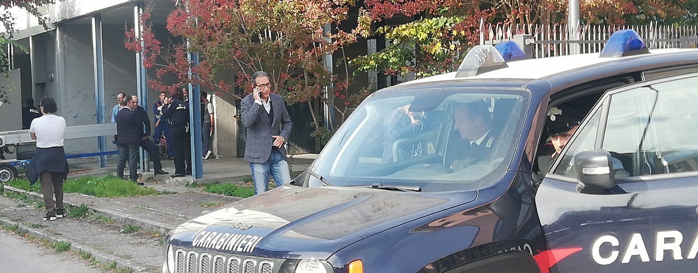 Avellino, la rabbia dell’abusivo Giuseppe: prende a pugni un’auto. A Valle sale la tensione