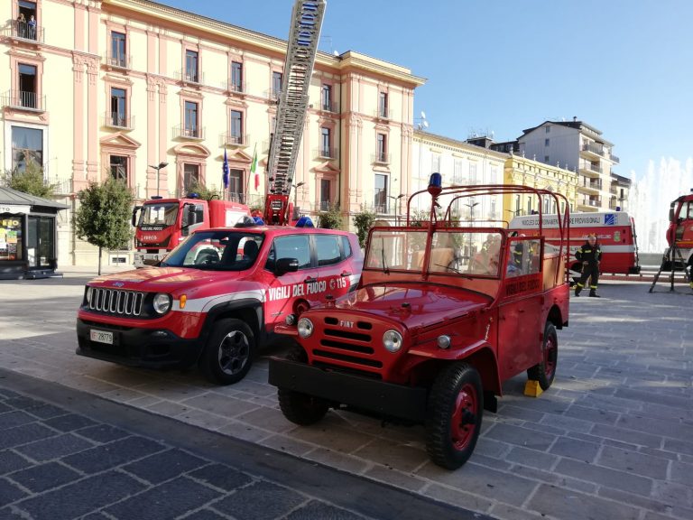 VIDEO E FOTO / Sasha e mezzi di ultima generazione. Avellino, l’impegno dei Vigili del Fuoco è sempre senza sosta