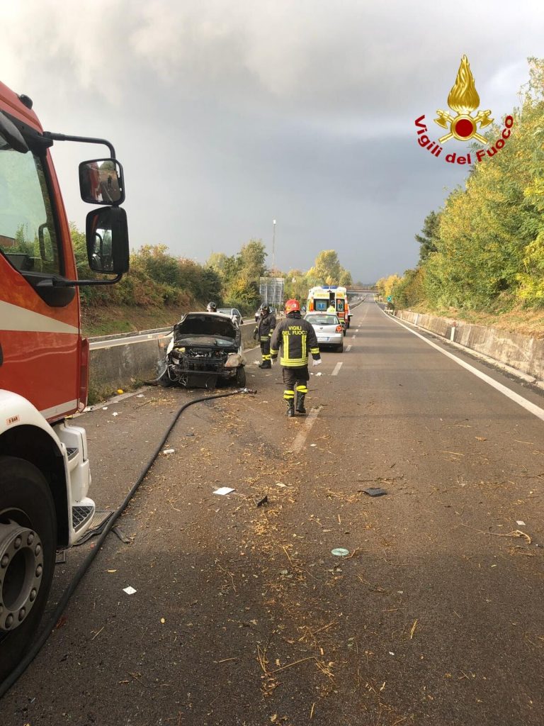 Sbanda in autostrada: paura sul raccordo all’altezza di Serino