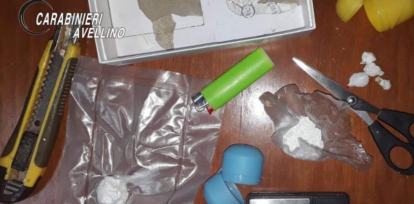 Nasconde cocaina in bagno, ma con i Carabinieri ostenta sicurezza: arrestato