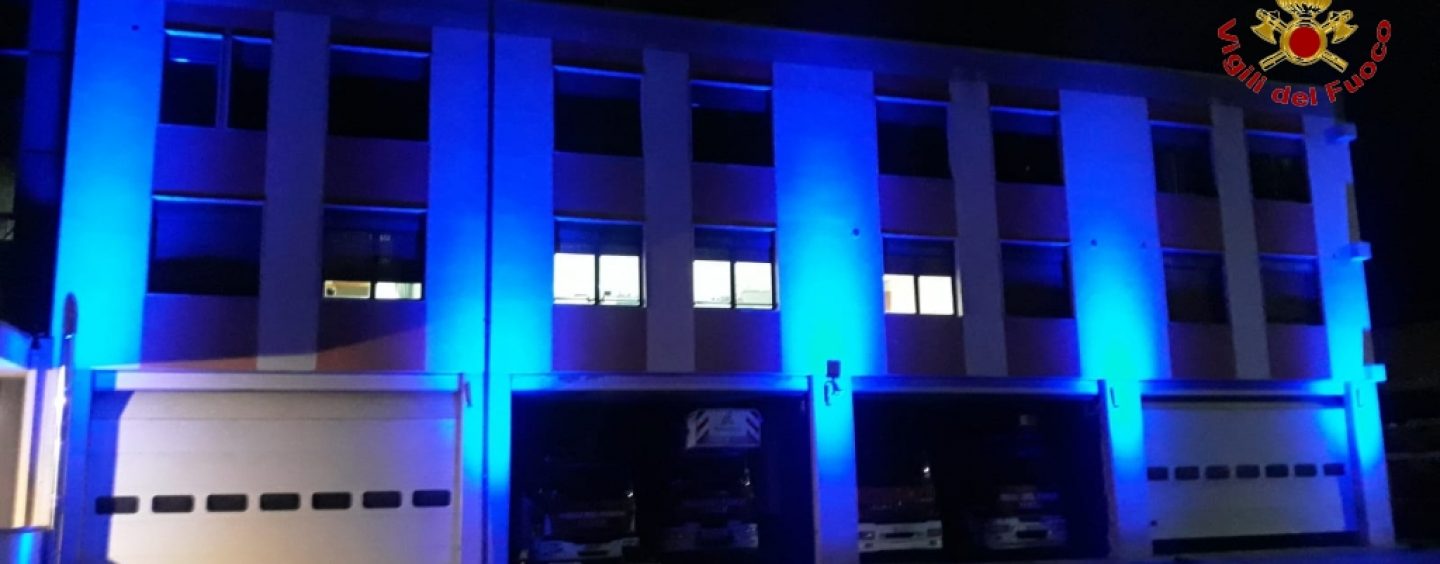 Go Blue, anche il Comando dei pompieri di Avellino s’illumina per i diritti dei bambini