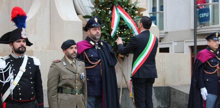 VIDEO-FOTO/ 4 Novembre, Avellino rende omaggio ai Caduti e celebra le Forze Armate