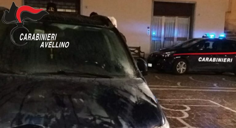 Brucia una Mitsubishi ASX nella notte a Flumeri: indagini in corso