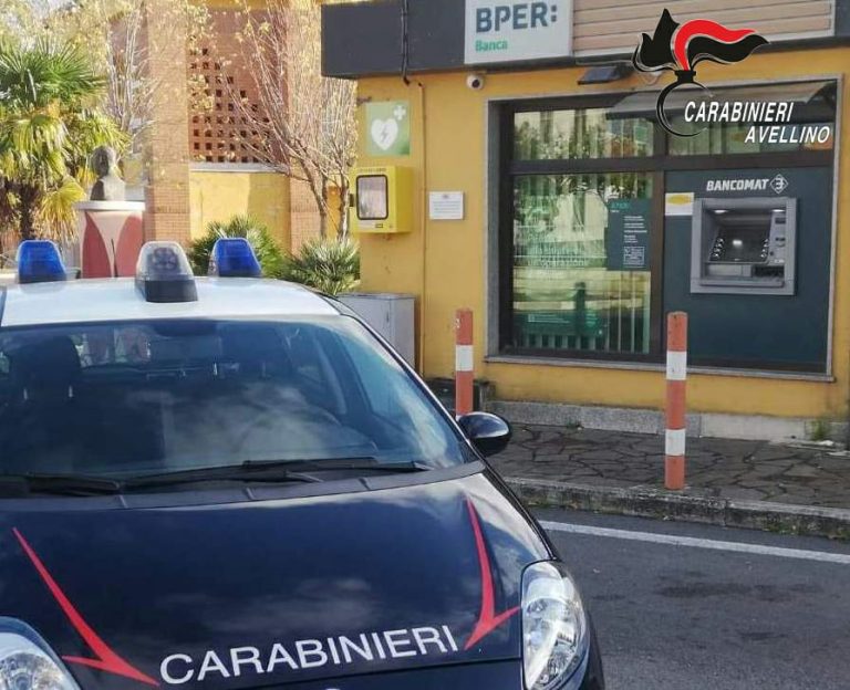 Conza, fallisce colpo con auto ariete alla Bper: indagini in corso