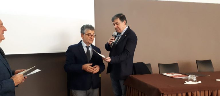 VIDEO/ Diploma di merito per il medico Elia De Simone: “Premio che condivido con mio padre”