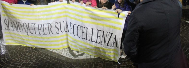 Lapio, mamme in rivolta contro il parroco: la protesta durante la festa patronale
