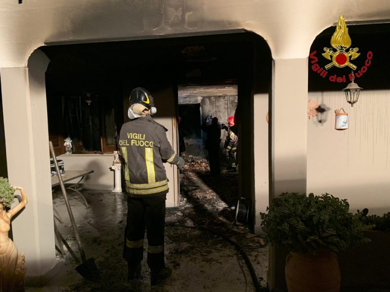 Montemiletto, fiamme in un appartamento: giovane in ospedale