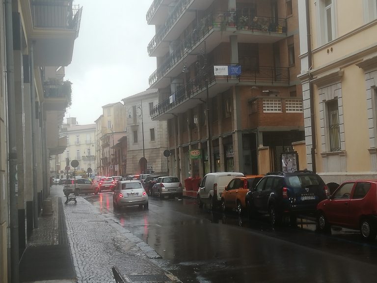 Lite tra automobilisti finisce in rissa a via Mancini