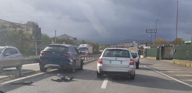 Incidente lungo la Variante, traffico rallentato in direzione Avellino