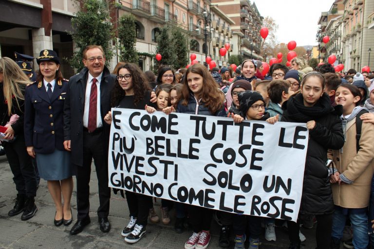 VIDEO / “Le donne denuncino qualsiasi tipo di violenza”: l’appello del Questore di Avellino