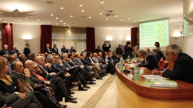 VIDEO / “Troppo facile dire di no”. Rifiuti, in Irpinia servono gli impianti: parola agli esperti