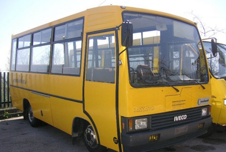 Il Comune di Avellino mette all’asta due scuolabus