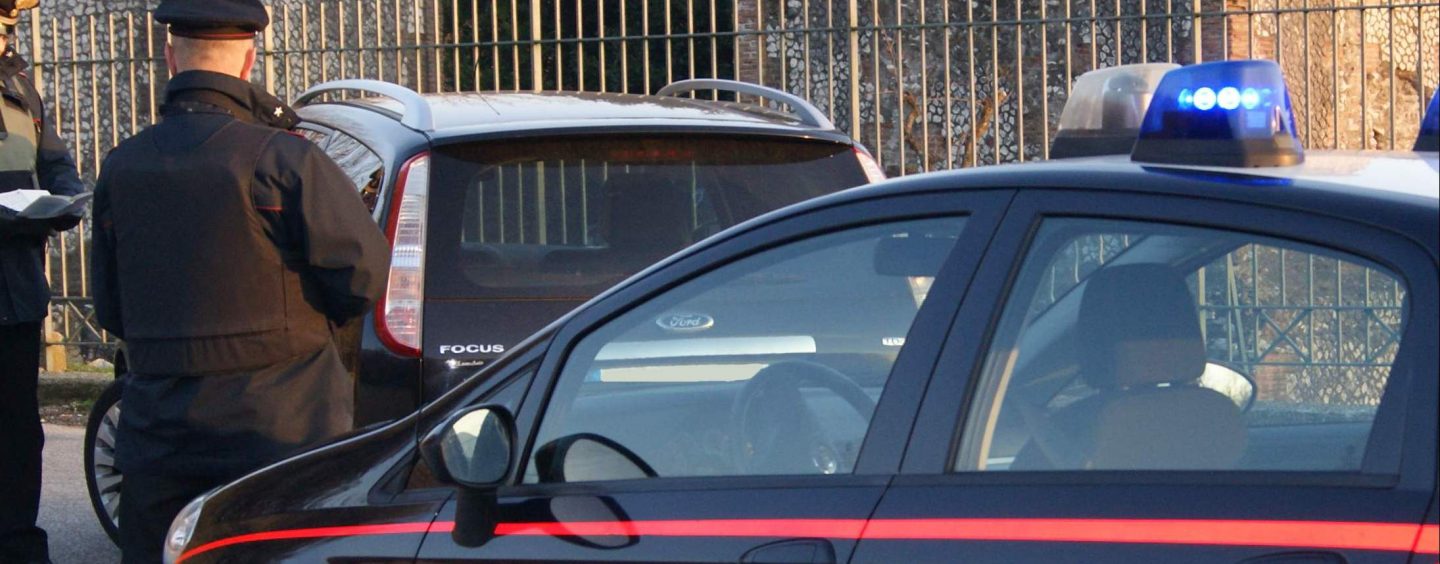 Avella, getta la droga dal finestrino dell’auto e fugge: carabinieri arrestano spacciatore