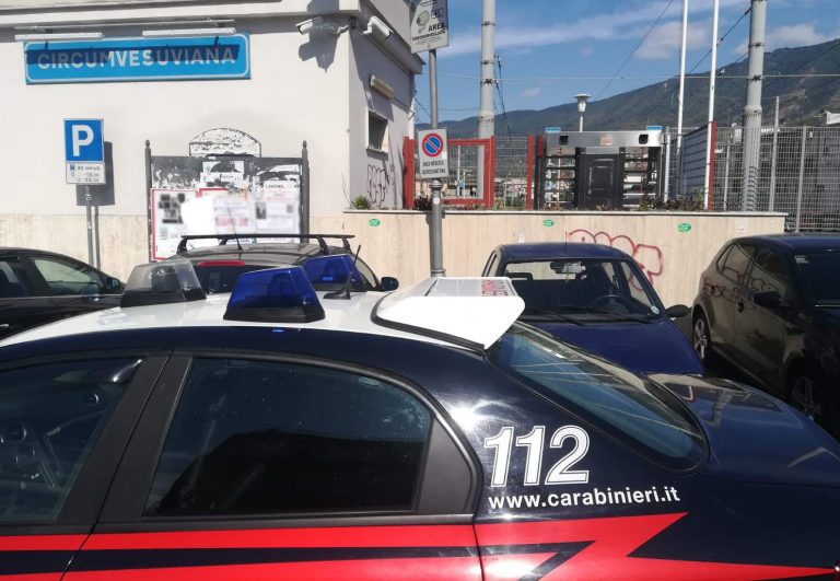 Incendio nella notte in un cantiere edile di Contrada: indagano i carabinieri