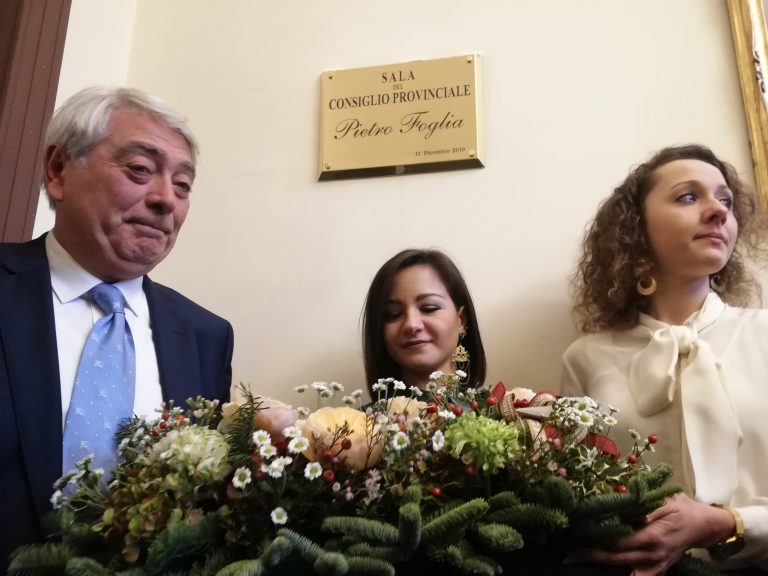 Provincia, da oggi la sala consiliare si chiama “Pietro Foglia”. “Era sempre al servizio dell’Irpinia e degli ultimi”