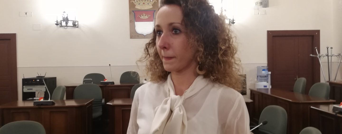 FOTO / Le lacrime e l’emozione di Amalia Foglia: “Per mio padre la politica era la sua vita”