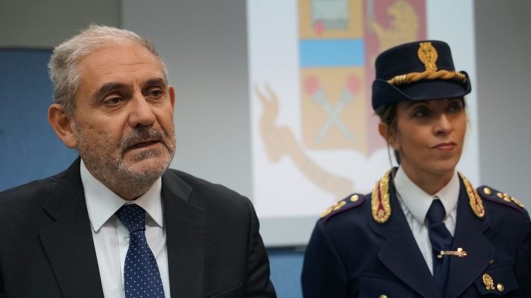 VIDEO / “Abbiamo le idee chiare, ma serve la collaborazione di tutti”. Il primo giorno del nuovo Questore