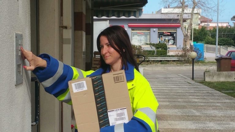 Più di un pacco su tre in Irpinia consegnato da Poste Italiane